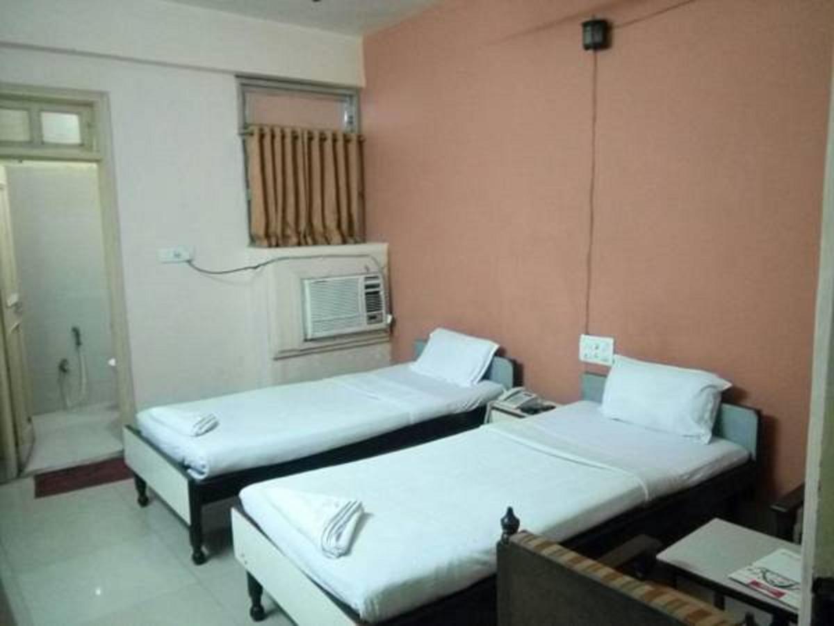 Hotel Shree Pushpak Raigarh Kültér fotó